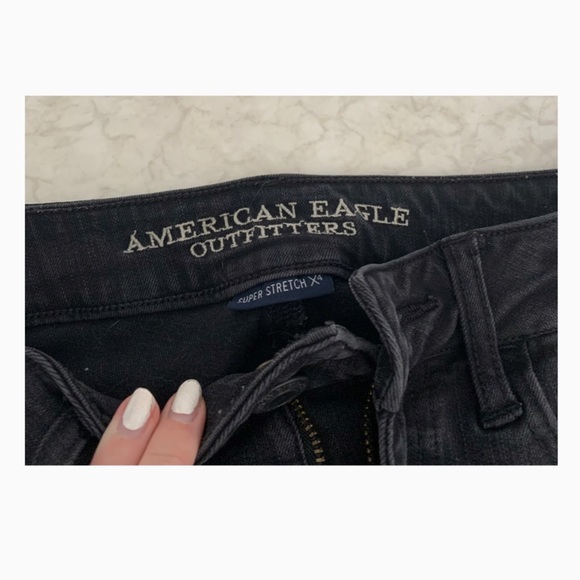 Black American Eagle low rise ripped jeans size 2 - Picture 3 of 4